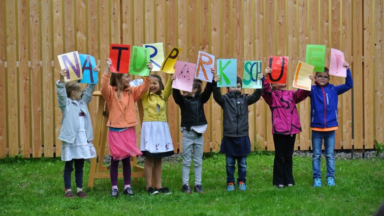 Prädikatisierung zur Naturpark-Schule Puchenstuben, © Naturpark Ötscher-Tormäuer Prädikatisierung zur Naturpark-Schule Puchenstuben, © Naturpark Ötscher-Tormäuer