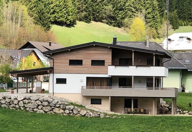 HausRoyal, &copy; Matyas Boglarka