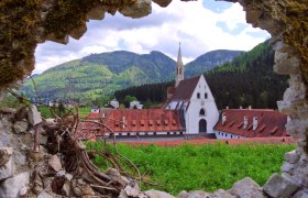 Die Kartause Gaming umrandet von der Ringmauer, © Marika Roth