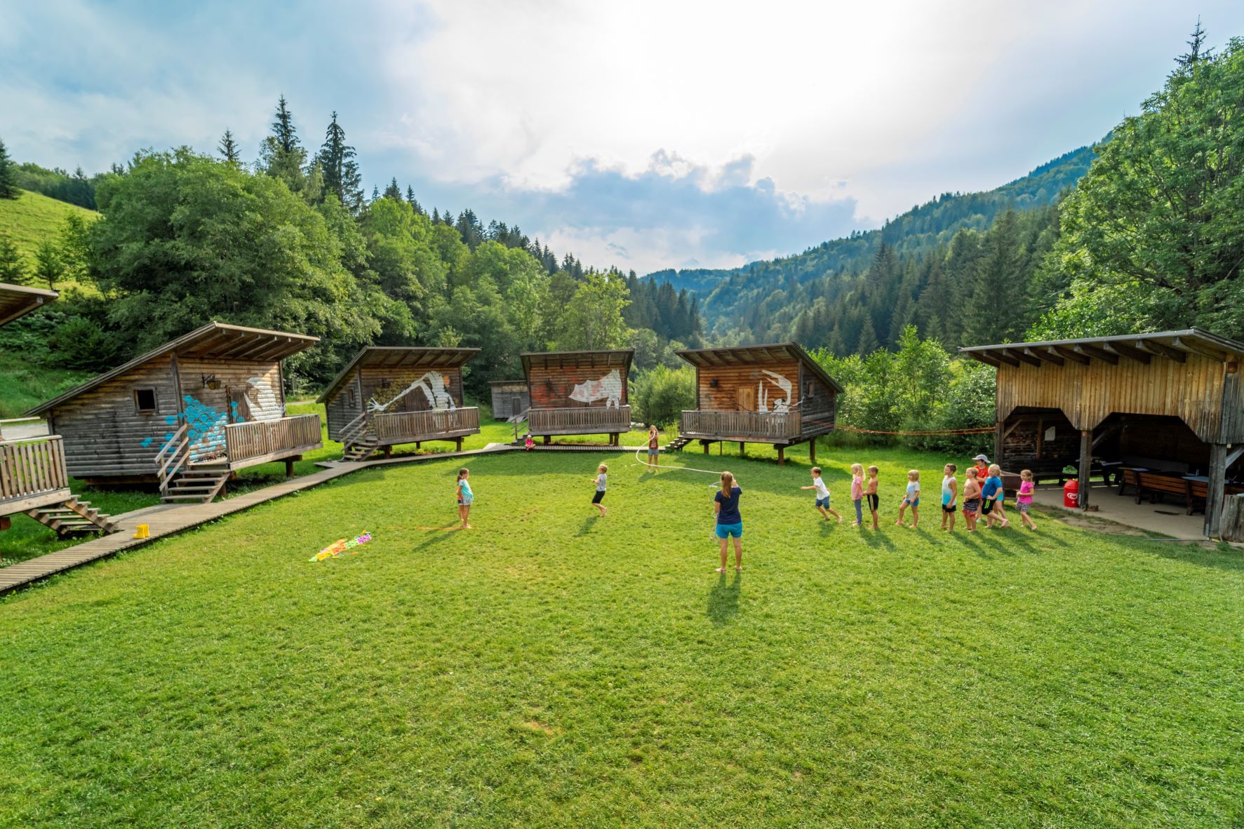 Kindergruppe im Erlebnisdorf Sulzbichl