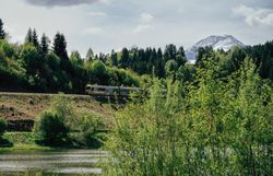 Mariazellerbahn vor dem Ötscher bei Lackenhof.