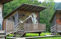 die Gelbauchunken-Hütte im Erlebnisdorf Sulzbichl 
