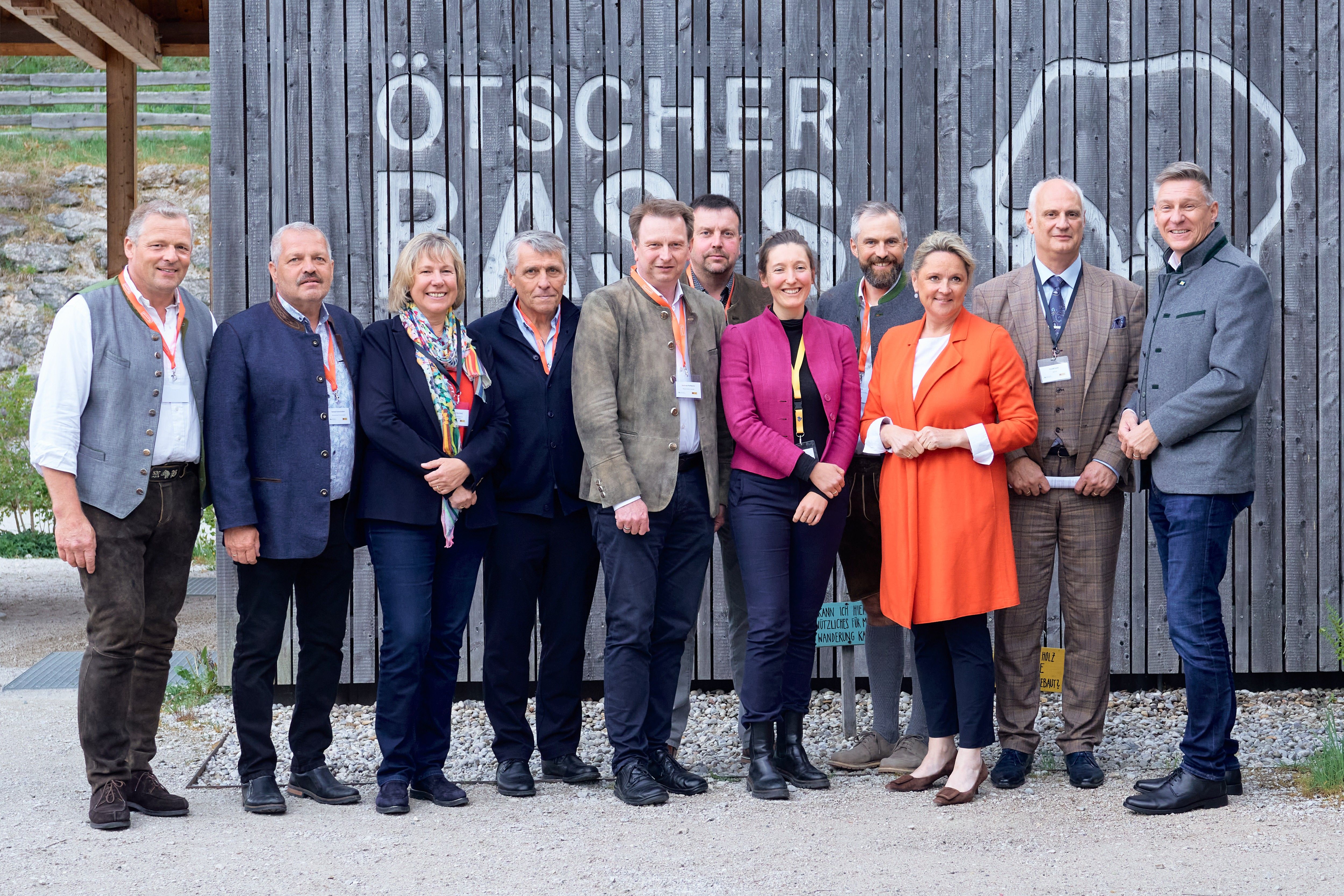 Gruppenfoto beim Internationalen Treffen der Alpenkonvention