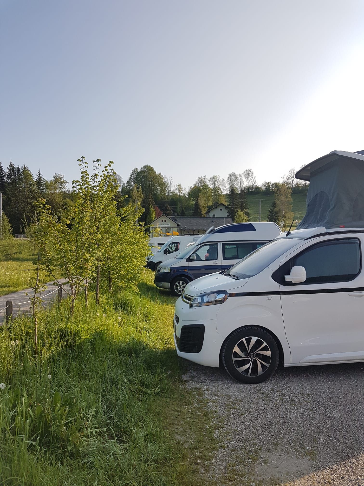 Camper am Stellplatz beim Naturparkzentrum Ötscher-Basis in Wienerbruck