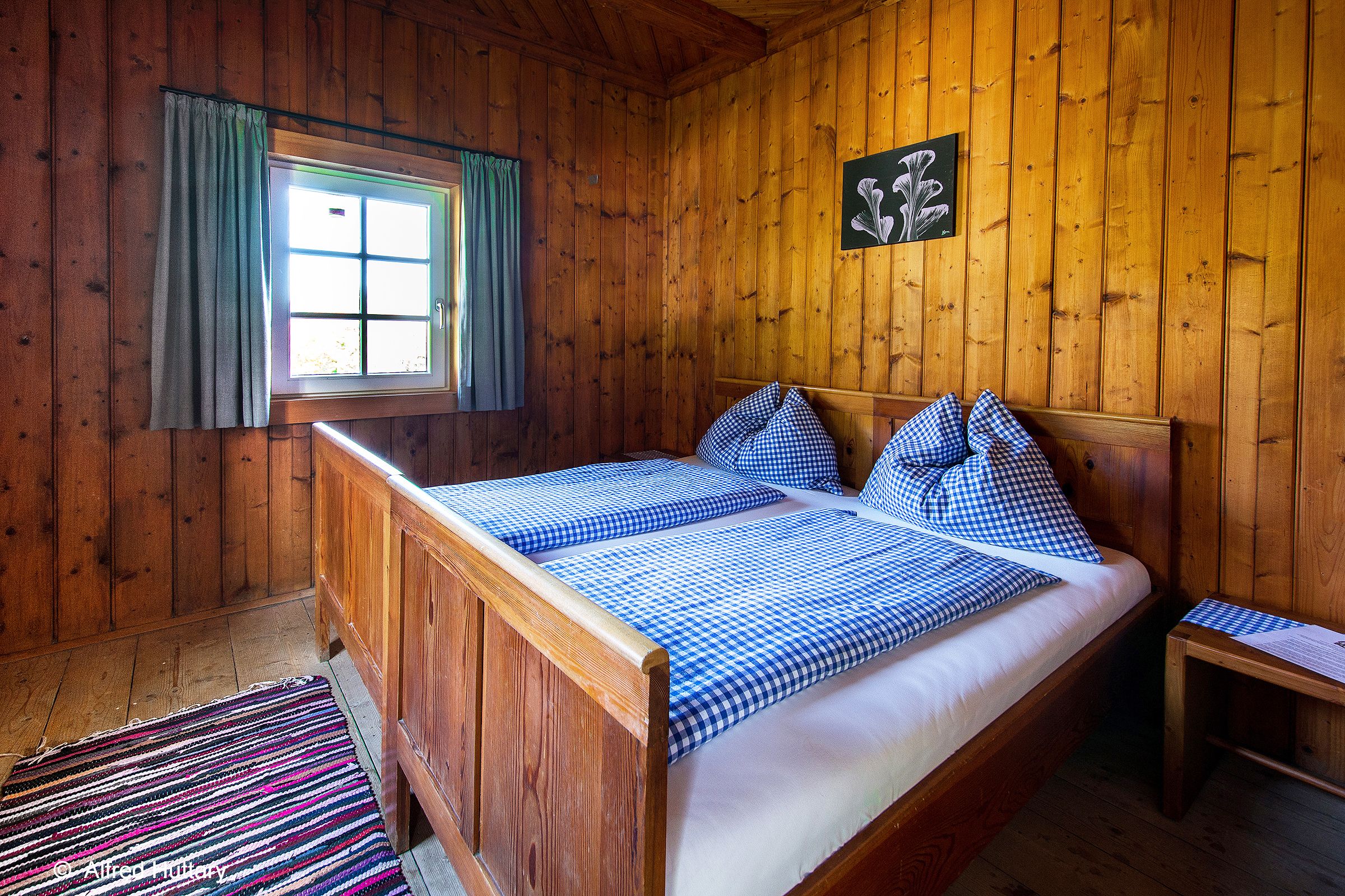 frisch gemachtes Bett im Schutzhaus Vorderötscher