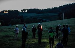 Nachtvermittlung am Hochbärneck mit einer Gruppe von Leuten