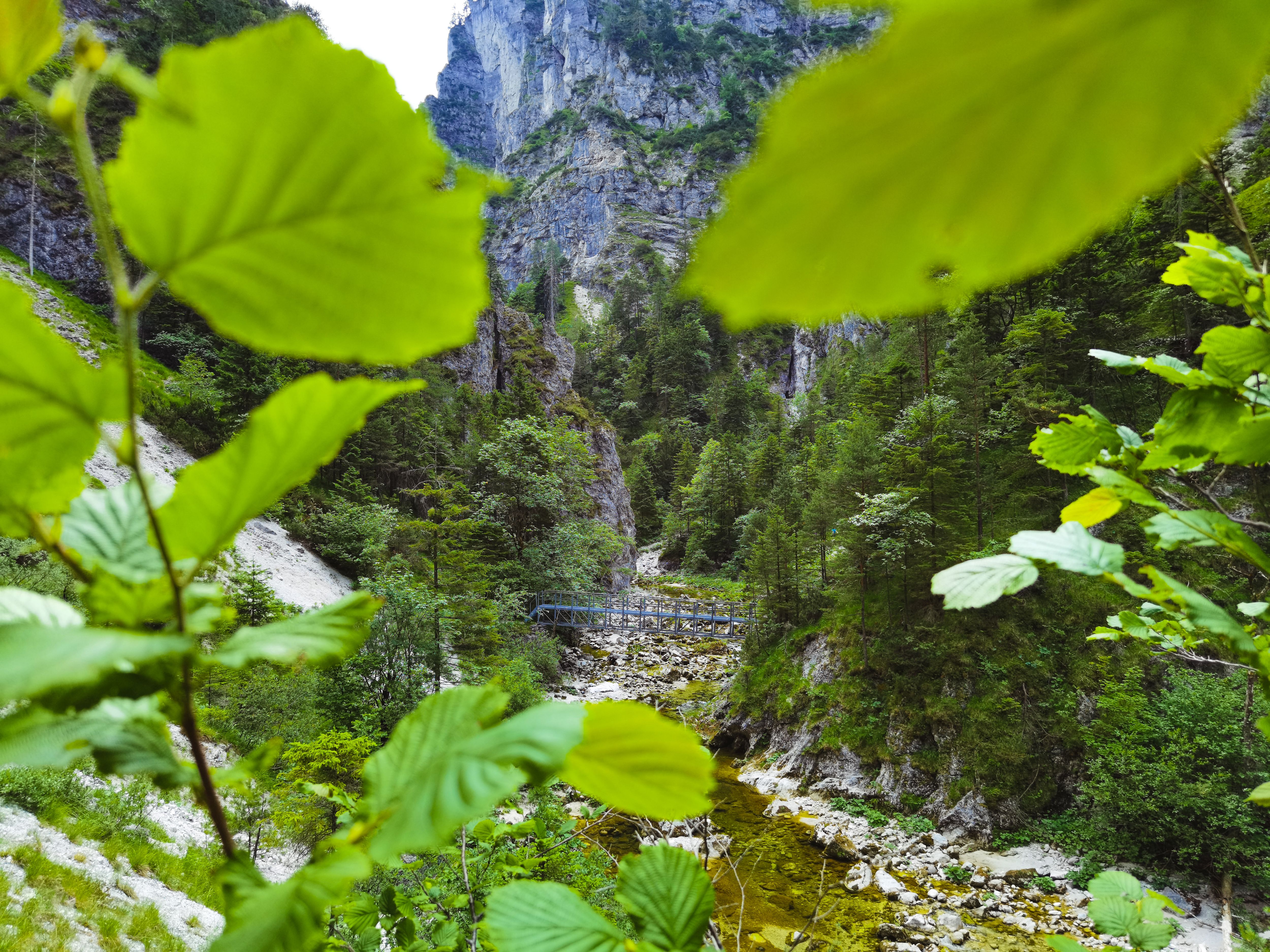 Blick in den Hinteren Tormäuern auf eine Brücke