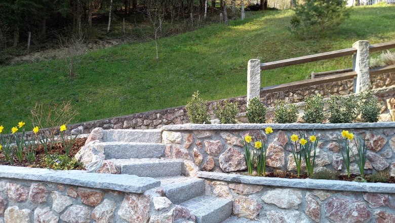 Front garden, &copy; Reisenbichler