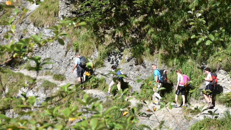Hiking through gorge, © Naturpark Ötscher-Tormäuer