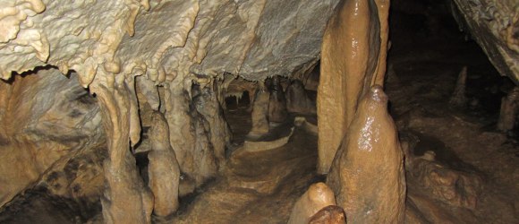 Stalagmiten und Stalaktiten gibt's in der Höhle zu sehen, © Mostviertel Tourismus, Karas