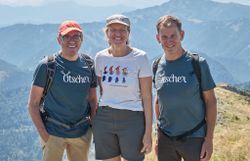 Die drei Expert:innen der Klimawanderung 2026 am Gipfel des Ötschers.