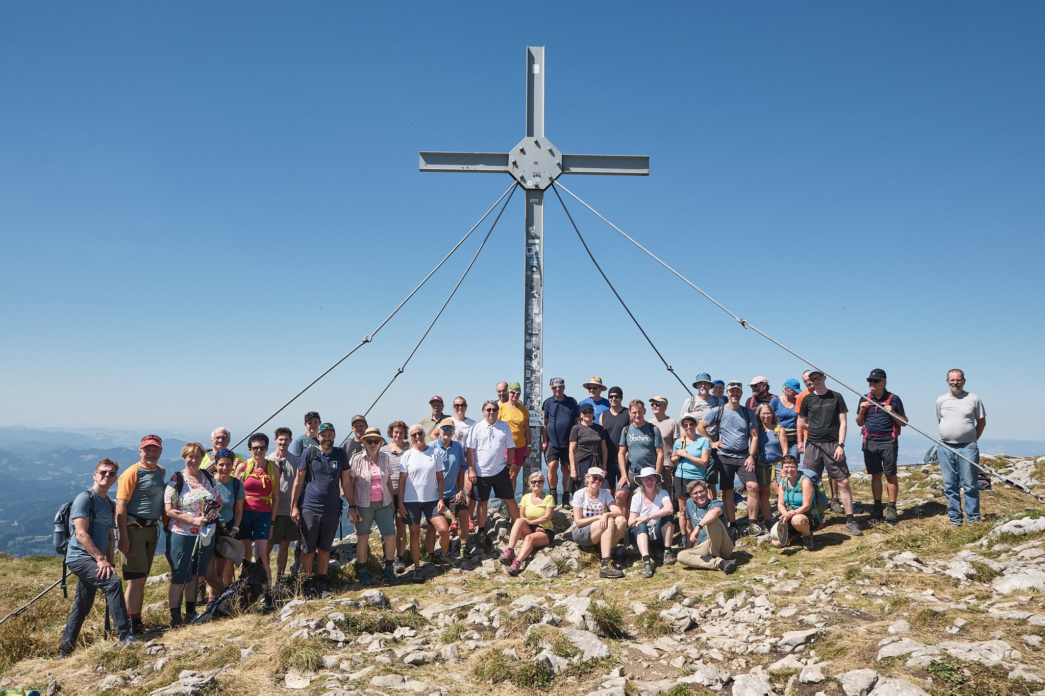 Das Bild zeigt die gesamte Gruppe am Gipfel des Ötschers.
