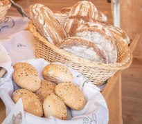 Frisches Brot, &copy; juergenthoma.com