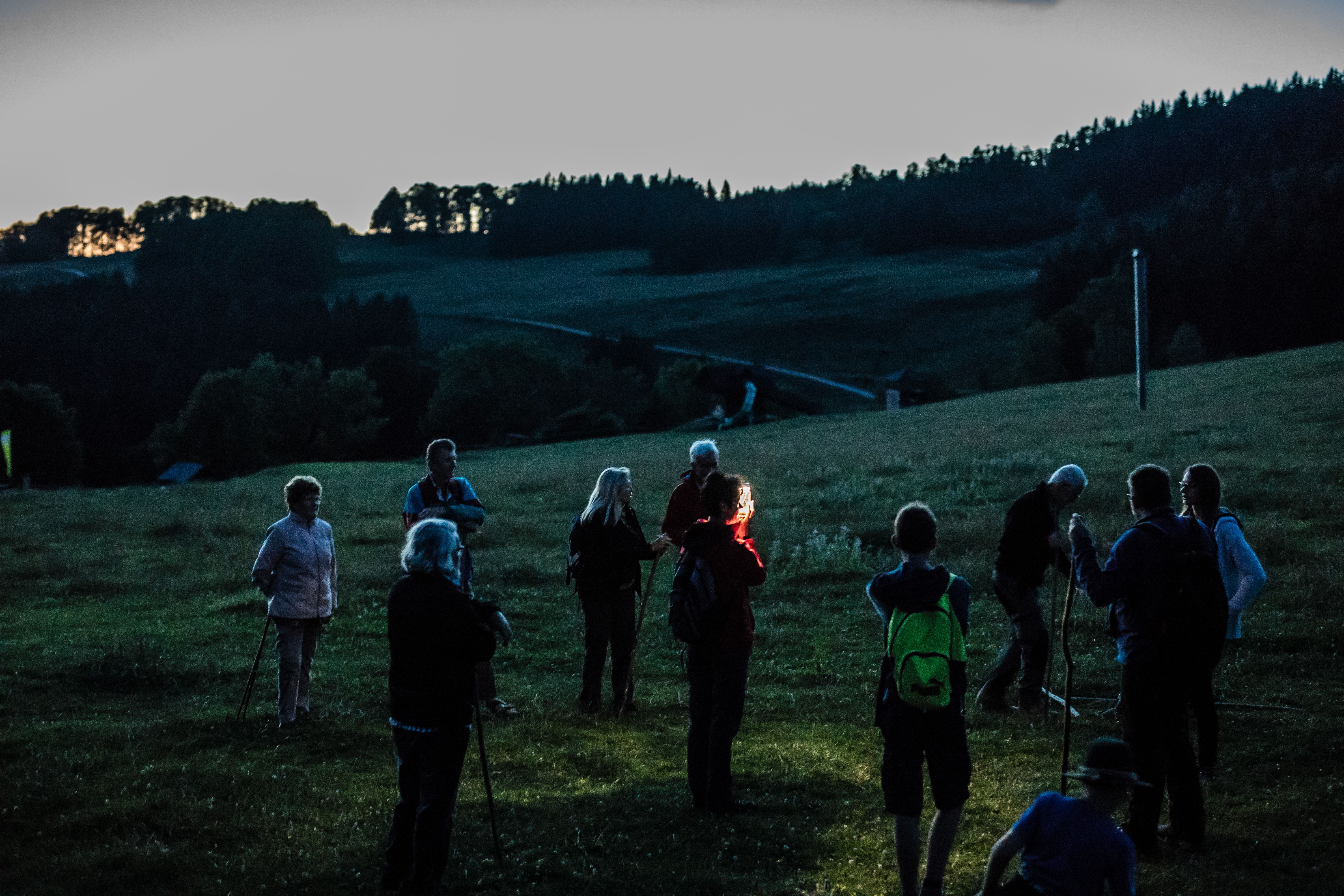 Nachtvermittlung am Hochbärneck mit einer Gruppe von Leuten